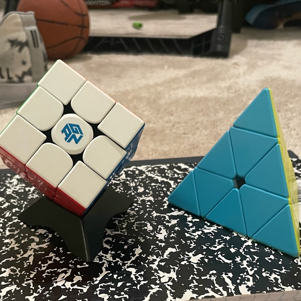 Runic cube set (gan cube, pyramid cube, cube stand)